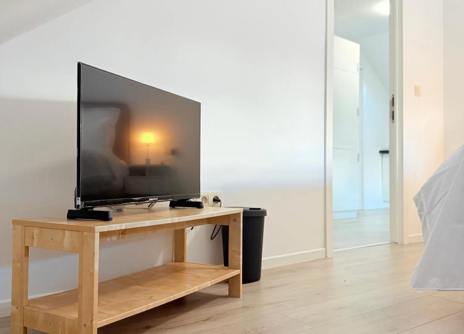 Suite 06 Charleroi Apartment
