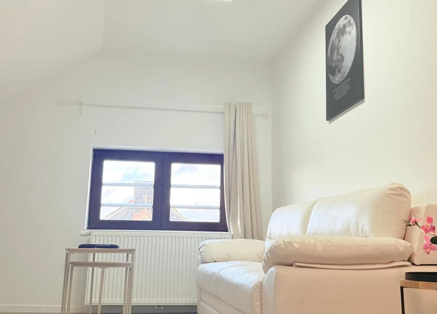 Suite 06 Charleroi Apartment